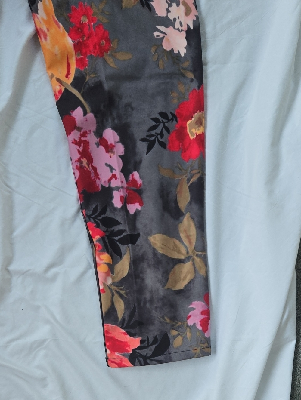 Men's Pants Grey With Multi Color Flowers On Front/Back Beautiful Rich Colors - Picture 14 of 15